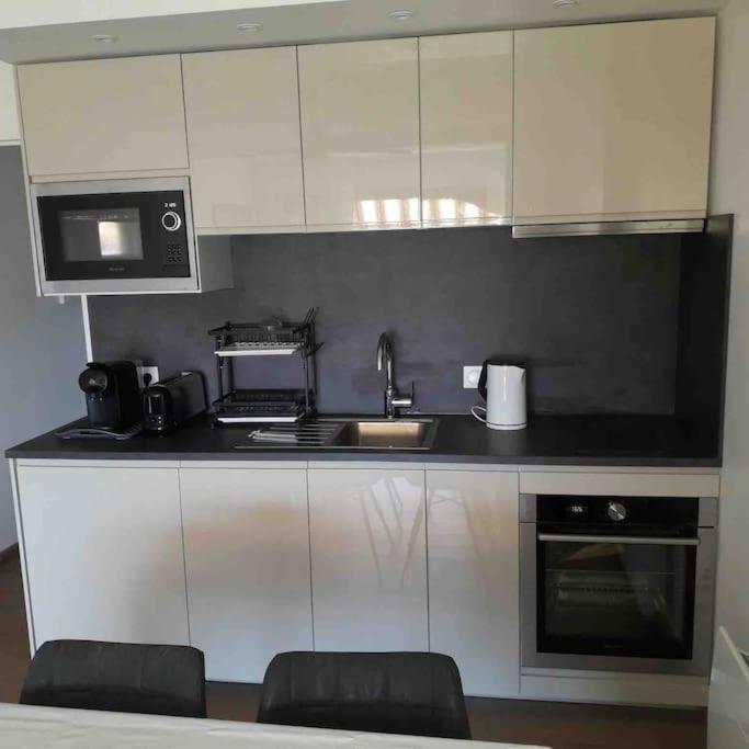 Apartament Sea-View - Wifi - Parking Six-Fours-les-Plages Zewnętrze zdjęcie